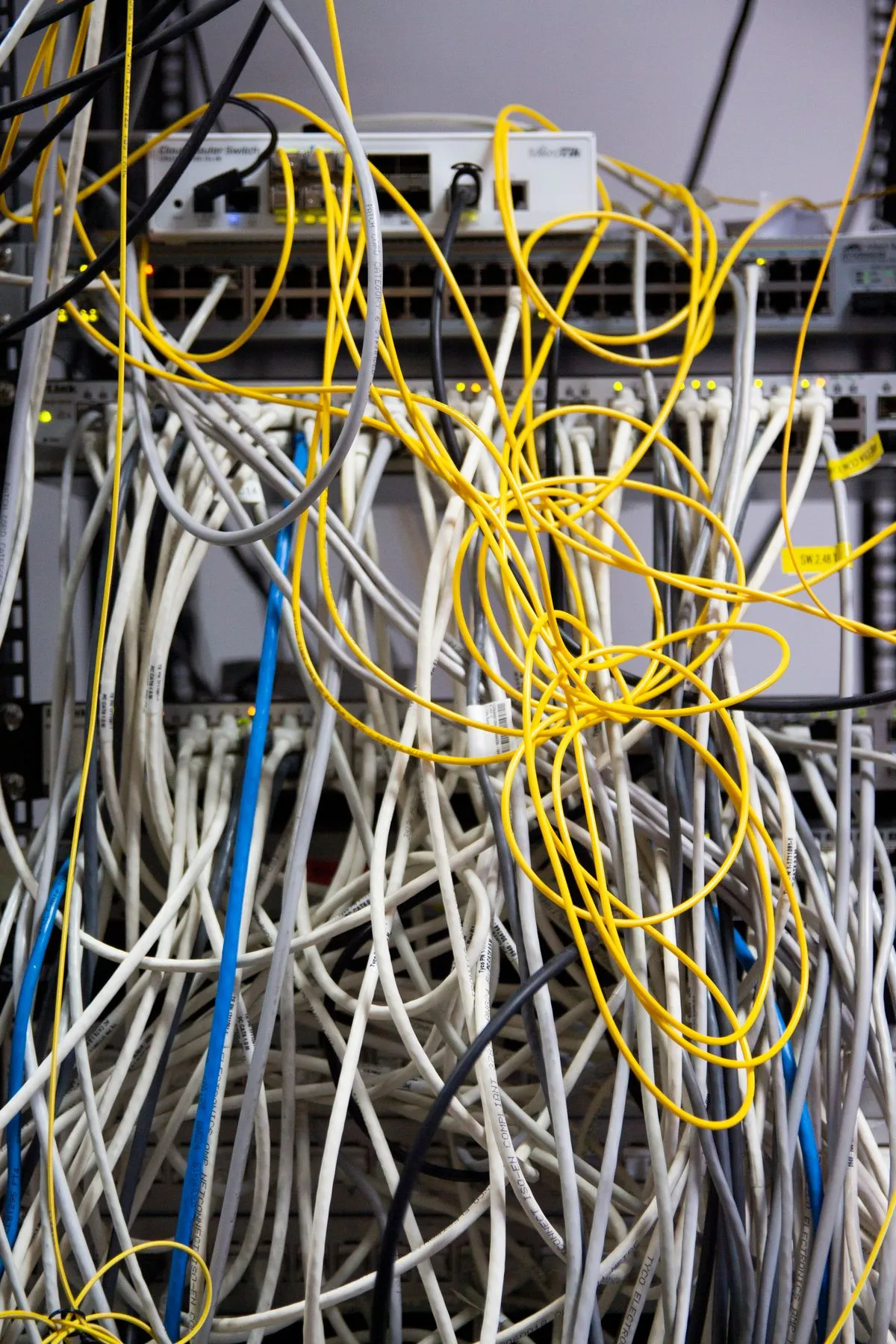 Integraciones punto a punto sin API Gateway: cableado caótico y seguridad duplicada