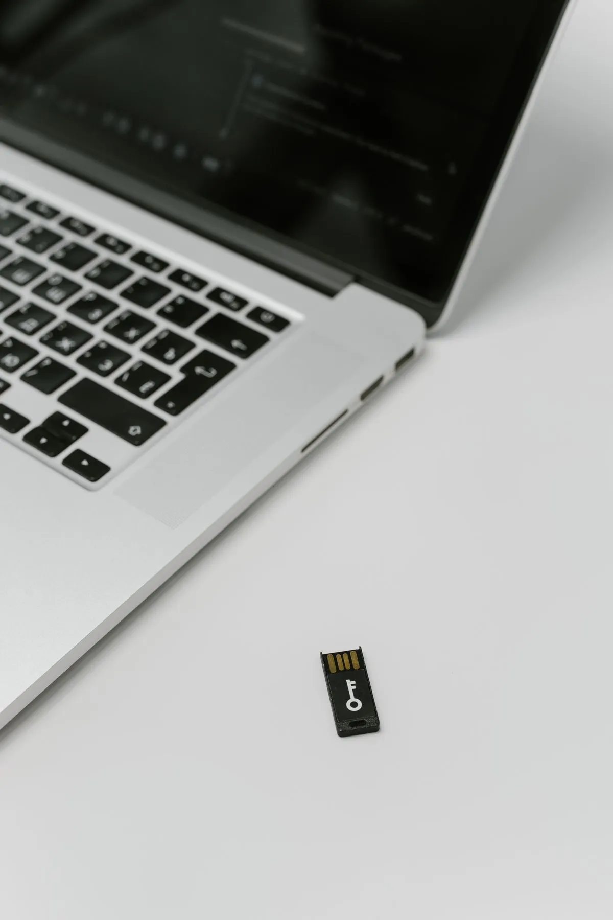 Seguridad centralizada de APIs: autenticación fuerte y control de acceso en el borde